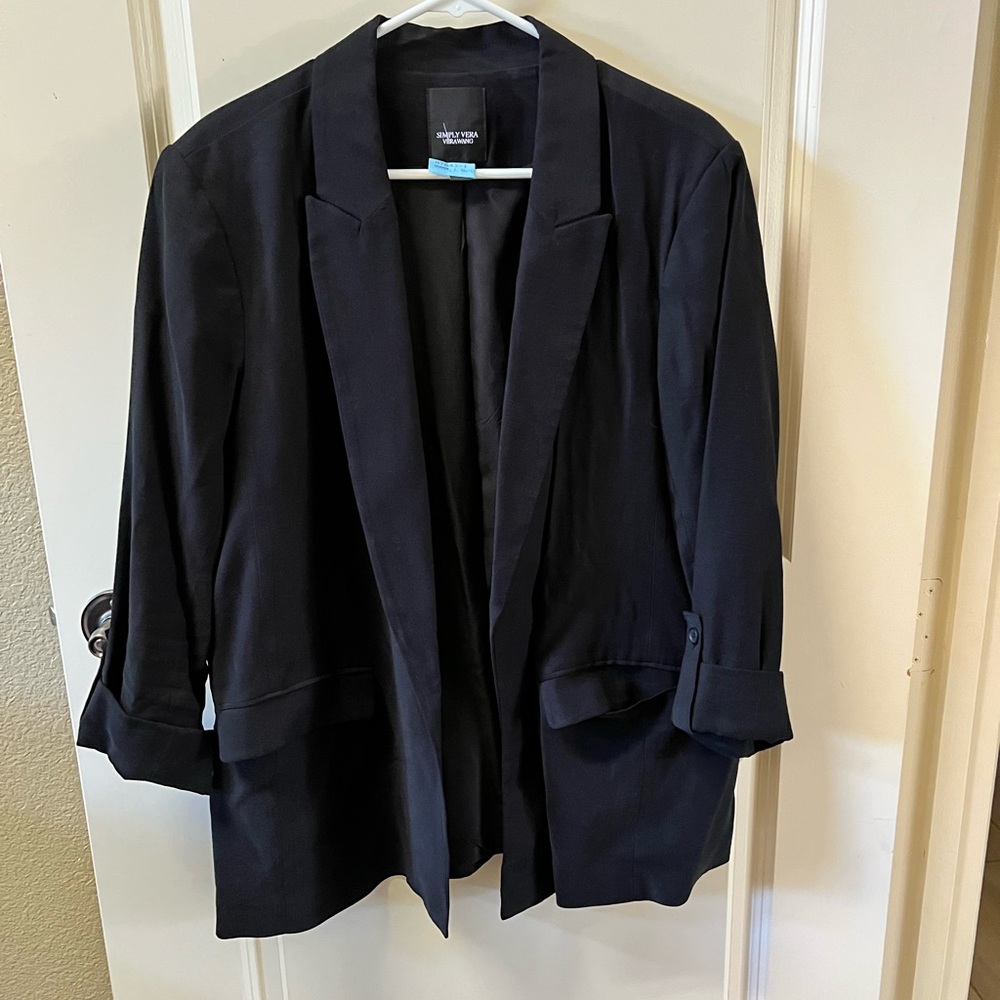 Vera Wang Black Blazer with Wide Lapels and Relaxed Fit